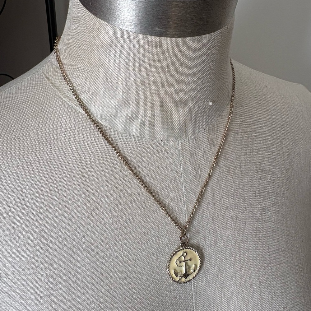 Gold anchor necklace shirt chain yellow